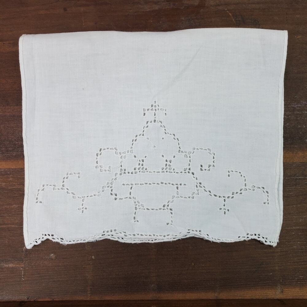 Vintage Hand Towel w/ Cutouts Embroidery Crochet 18x12 Inch